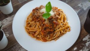 spaghetti bolognese - makanan khas eropa yang mudah dibuat